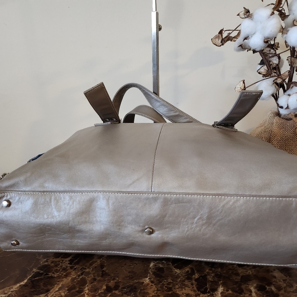 Elegant Perlina Silver Leather Shoulder Bag EUC - Picture 9 of 16
